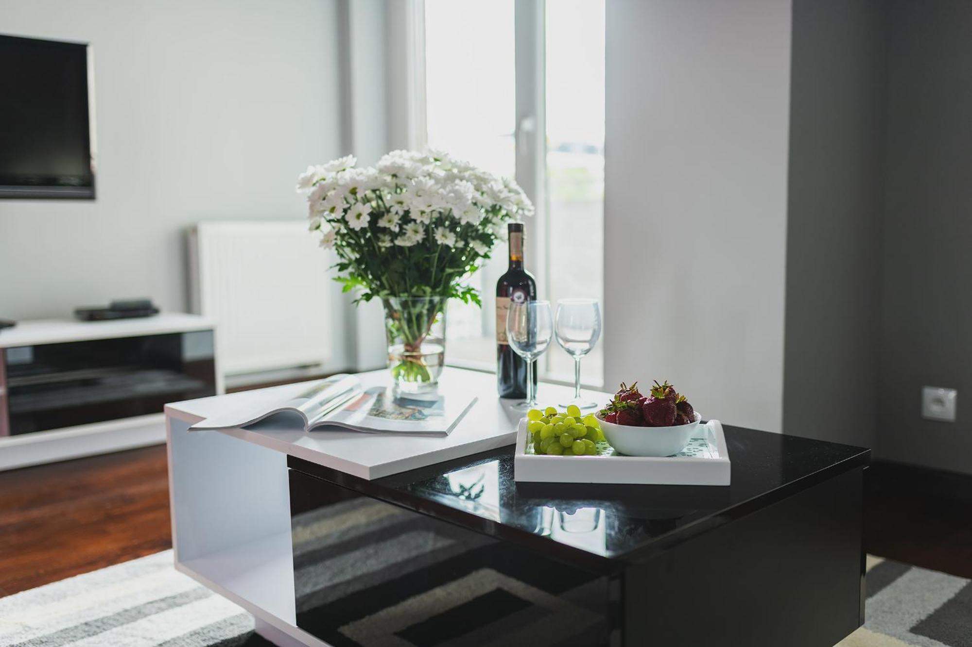 P&O Apartments Wola Tarasy Varsovie Extérieur photo