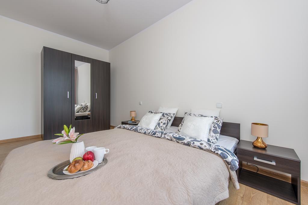 P&O Apartments Wola Tarasy Varsovie Extérieur photo