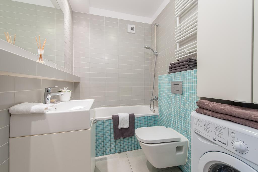 P&O Apartments Wola Tarasy Varsovie Extérieur photo