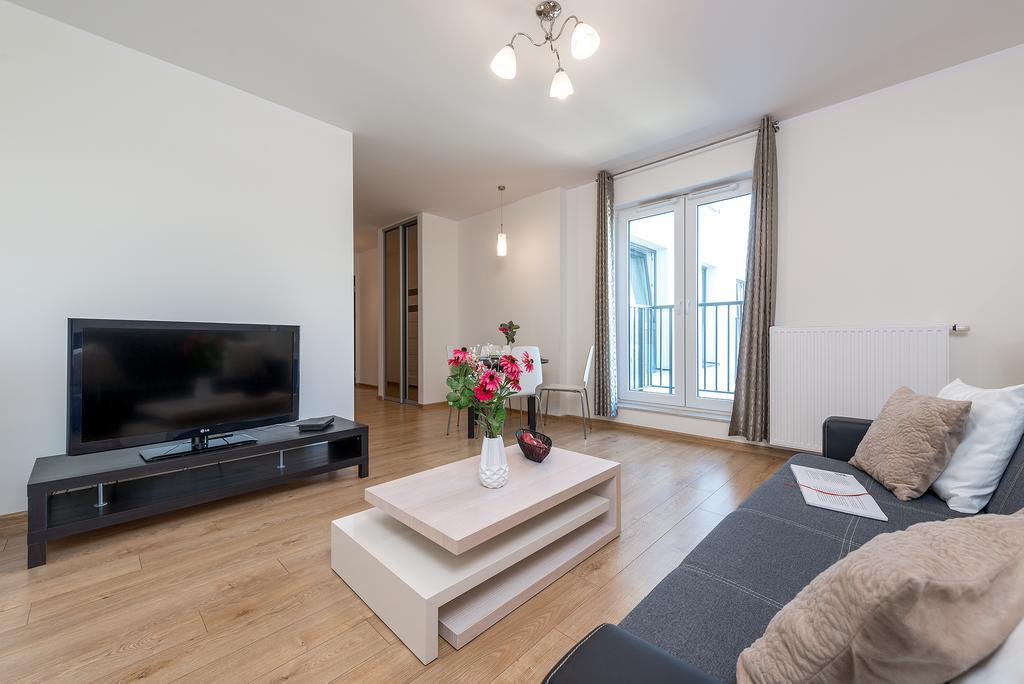 P&O Apartments Wola Tarasy Varsovie Extérieur photo