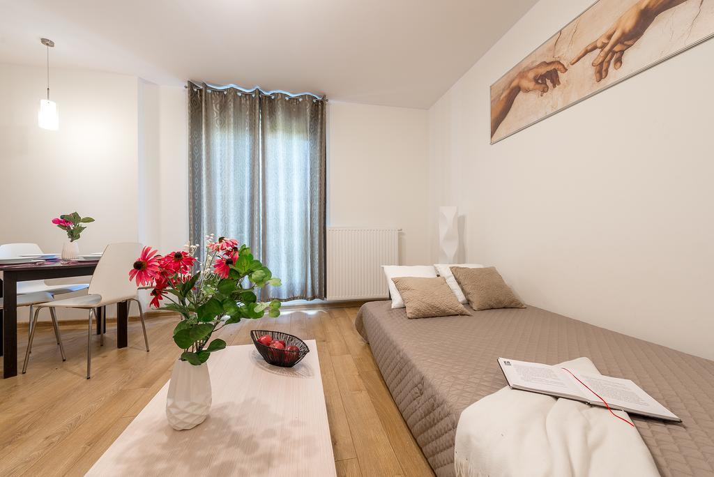 P&O Apartments Wola Tarasy Varsovie Extérieur photo